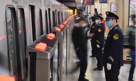2020北京高考生地铁优先安检进站