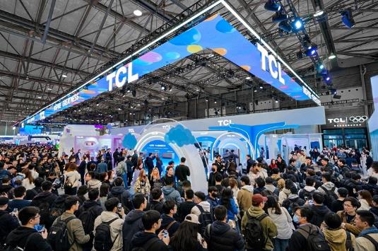 TCL实业AWE 2026焕新打造品牌活力乐园,“屏显+AI”让智慧生活触手可及